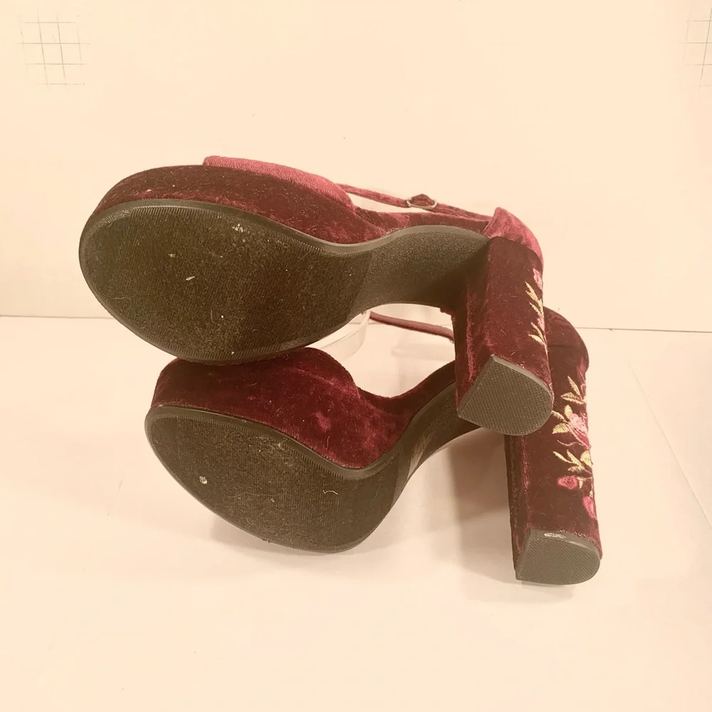 Chic Velvet Floral Embroidered Platform Heels - Picture 4 of 5